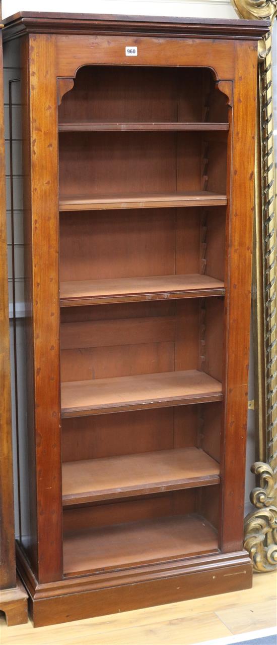 A pair of bookcases W.69cm